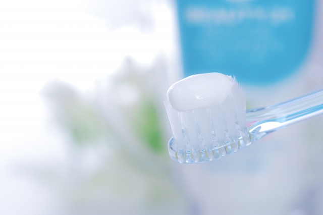 Whitening toothpaste Over-the-counter