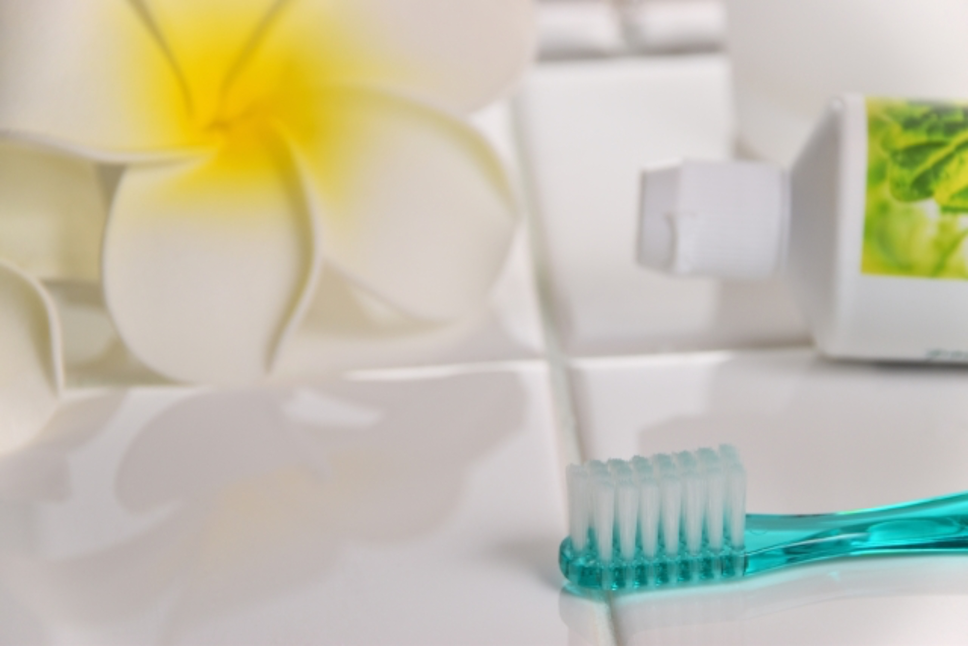 5 toothpastes with whitening effects under the supervision of a dentist.