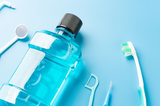 How to use mouthwash to get the best results? Explanation of whether there are any dangers.