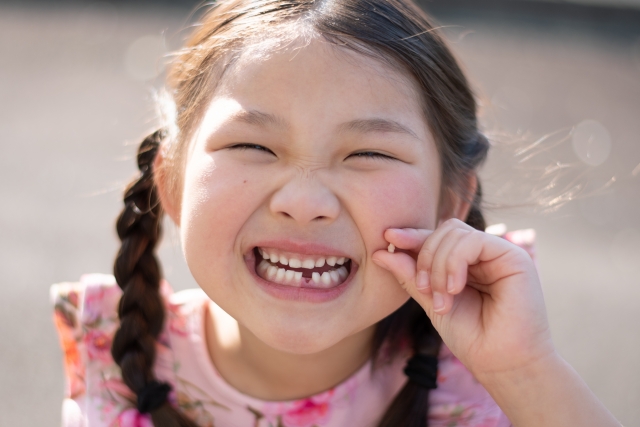 Permanent tooth even though the deciduous tooth does not fall out.